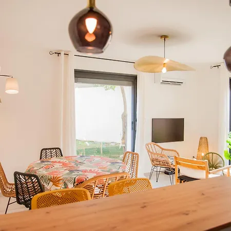 Дом отдыха Maison Nomade Piscine Privee, Parking Et Clim *